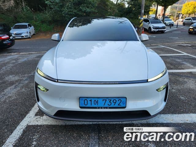 Tesla модель Y, 2025 2