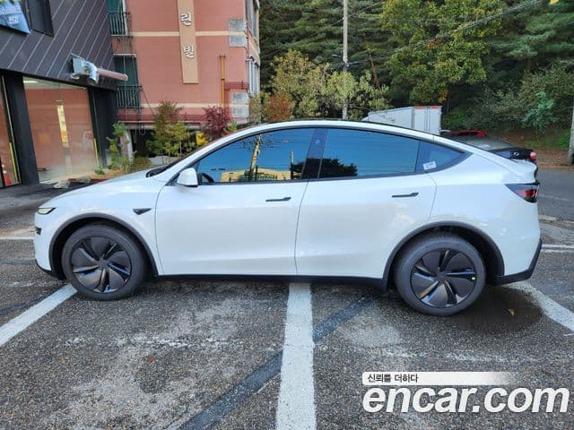 Tesla модель Y, 2025 4