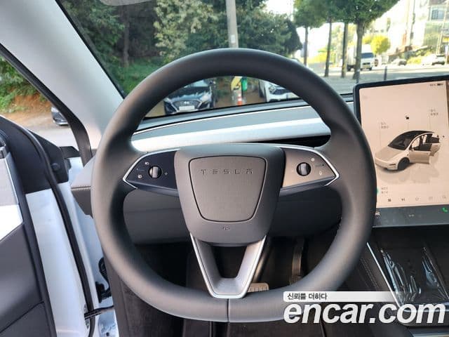 Tesla модель Y, 2025 11