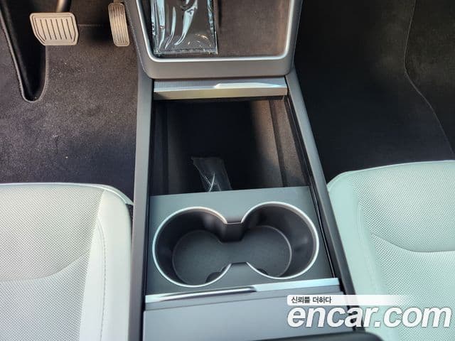 Tesla модель Y, 2025 14