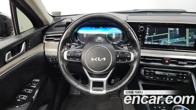Kia K5 гибрид 3세대 Signature, 2023 13