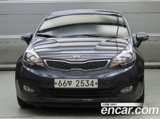 Kia All New Pride Luxury, 2014 3