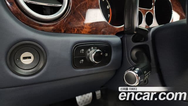 Bentley Continental GT 1세대 GTC, 2010 15