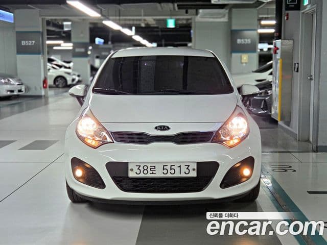 Kia All New Pride Luxury, 2012 3