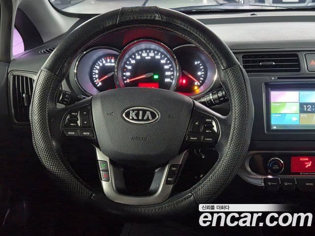 Kia All New Pride Luxury, 2012 8