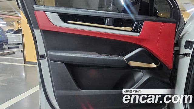 Porsche Cayenne (PO536), 2024 10