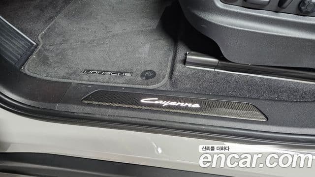 Porsche Cayenne (PO536), 2024 12