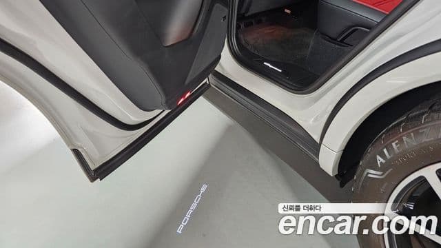 Porsche Cayenne (PO536), 2024 13