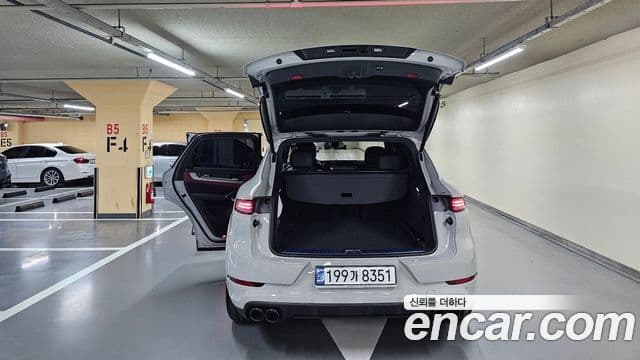 Porsche Cayenne (PO536), 2024 14
