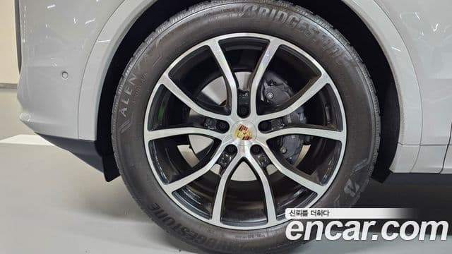 Porsche Cayenne (PO536), 2024 16