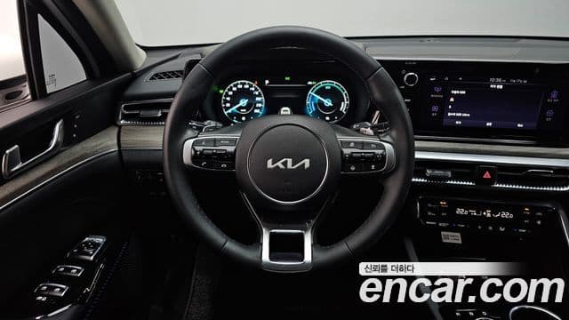Kia K5 гибрид 3세대 Signature, 2023 13