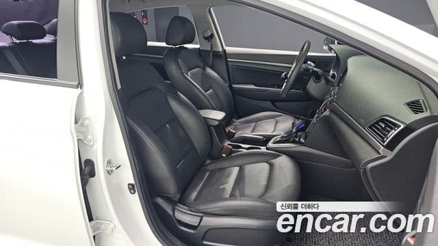 Hyundai Avante AD 1.6 GDI Value Plus, 2018 10