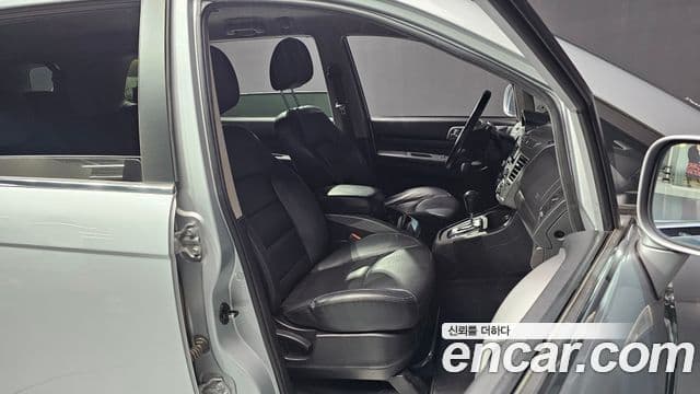 KG모빌리티(SsangYong) Korando 투리스모 2WD TX 11인승, 2017 11