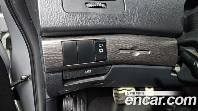 KG모빌리티(SsangYong) Korando 투리스모 2WD TX 11인승, 2017 16