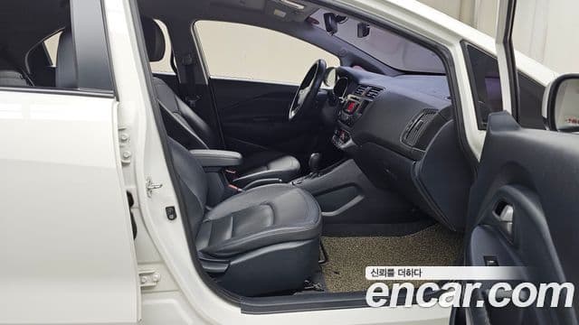 Kia All New Pride Prestige, 2014 11