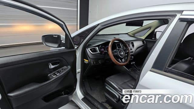 Kia All New Carens Luxury, 2015 10