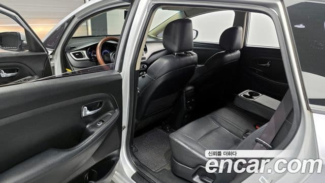 Kia All New Carens Luxury, 2015 11