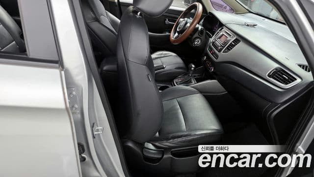 Kia All New Carens Luxury, 2015 12