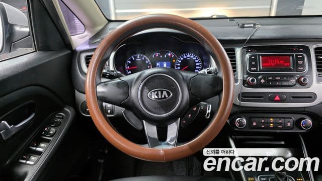 Kia All New Carens Luxury, 2015 13
