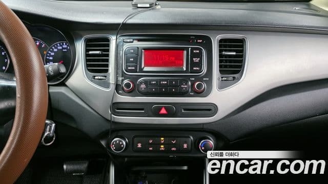 Kia All New Carens Luxury, 2015 18