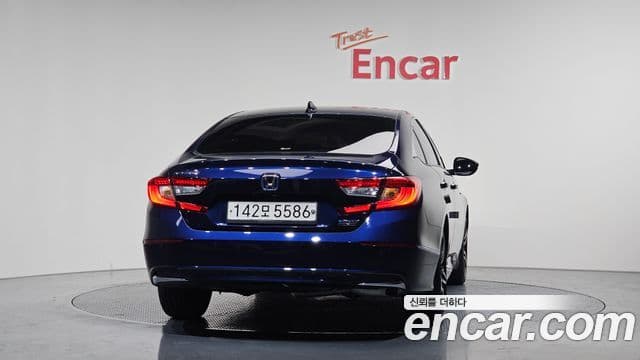 Honda Accord 10세대 2.0 гибрид Туринг (Touring), 2021 4
