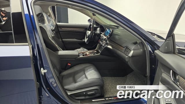 Honda Accord 10세대 2.0 гибрид Туринг (Touring), 2021 11