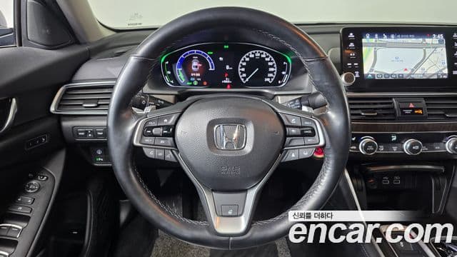 Honda Accord 10세대 2.0 гибрид Туринг (Touring), 2021 13