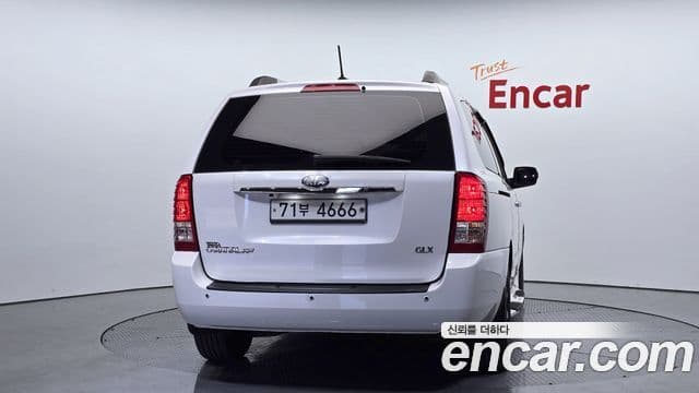 Kia Carnival R Premium, 2013 4