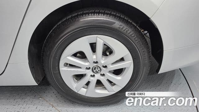 Toyota 프리우스 4세대 1.8 E, 2018 все фото