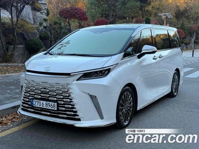 Lexus LM 2세대 500h Royal, 2025 1