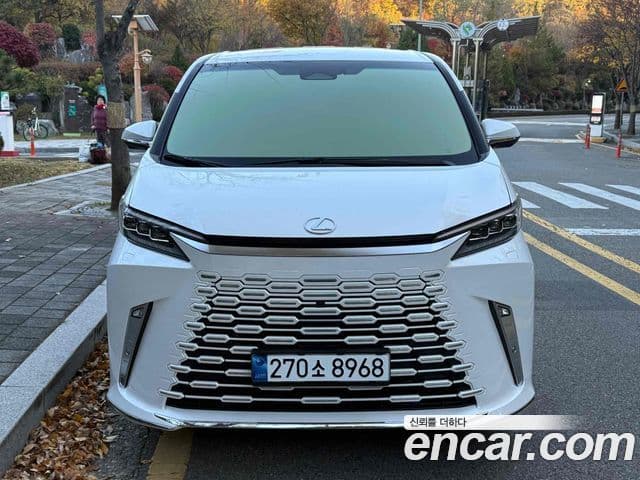 Lexus LM 2세대 500h Royal, 2025 2