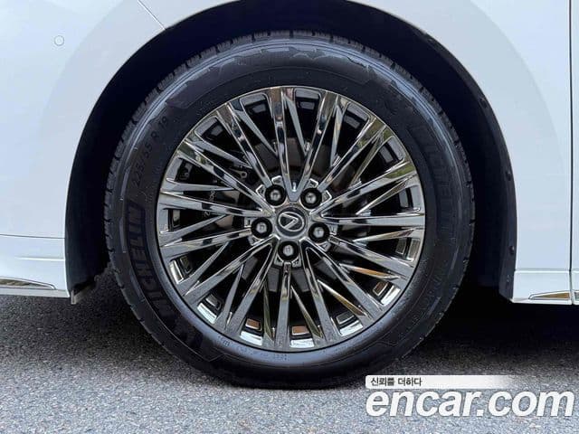 Lexus LM 2세대 500h Royal, 2025 7