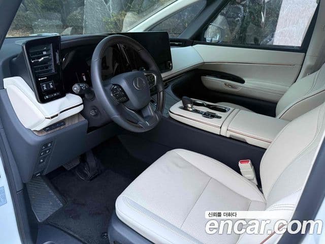 Lexus LM 2세대 500h Royal, 2025 9