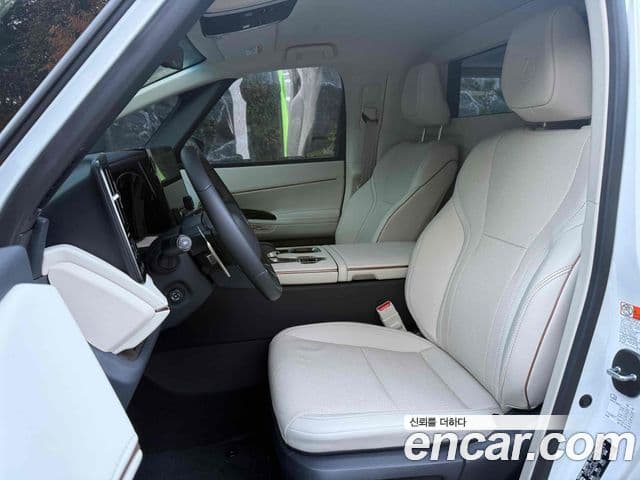 Lexus LM 2세대 500h Royal, 2025 10