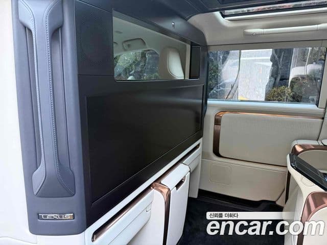 Lexus LM 2세대 500h Royal, 2025 16
