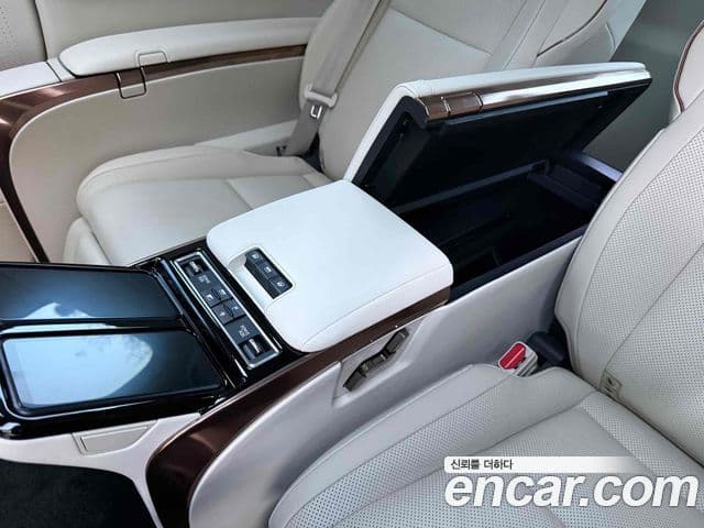 Lexus LM 2세대 500h Royal, 2025 18