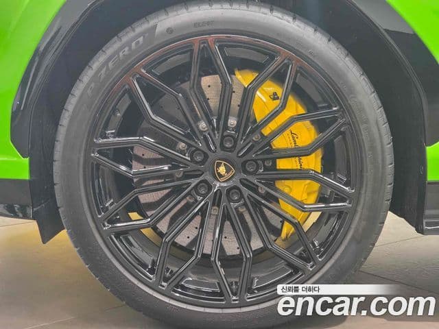 Lamborghini Urus 4.0 V8 SE, 2025 10