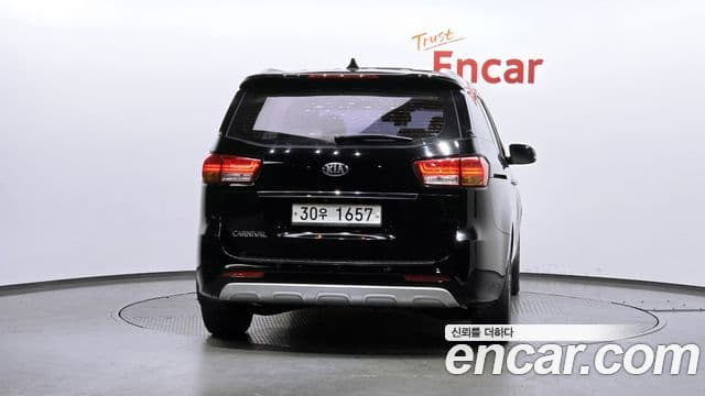 Kia All New Carnival Prestige, 2015 4