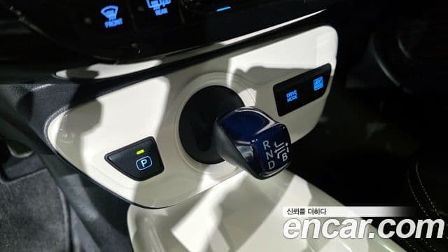 Toyota 프리우스 4세대 1.8 E, 2016 9