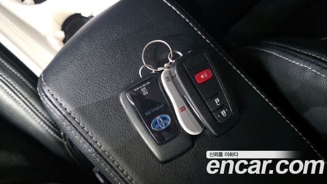 Toyota 프리우스 4세대 1.8 E, 2016 20