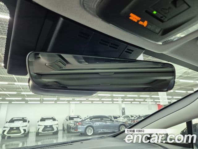 Toyota 프리우스 5세대 2.0 XLE, 2025 10