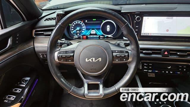 Kia K5 гибрид 3세대 Signature, 2022 13
