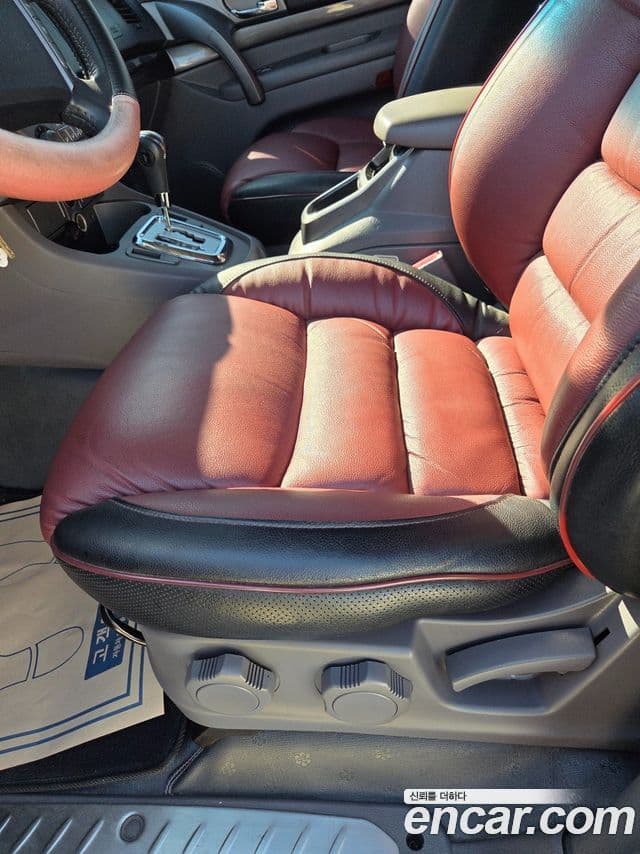 KG모빌리티(SsangYong) Korando 투리스모 4WD LT 11인승, 2014 9