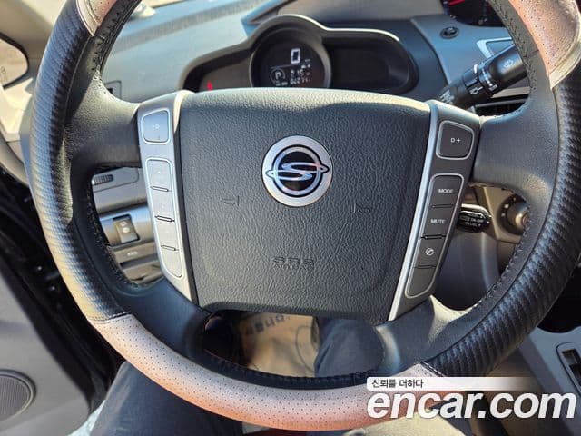 KG모빌리티(SsangYong) Korando 투리스모 4WD LT 11인승, 2014 13