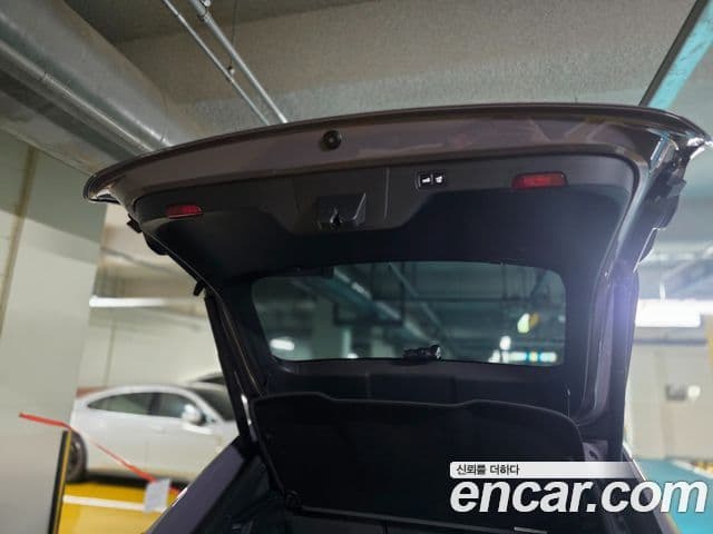 Porsche Macan EV 4S, 2025 6