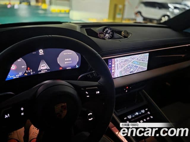 Porsche Macan EV 4S, 2025 11