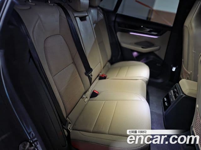 Porsche Macan EV 4S, 2025 12