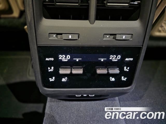 Porsche Macan EV 4S, 2025 14
