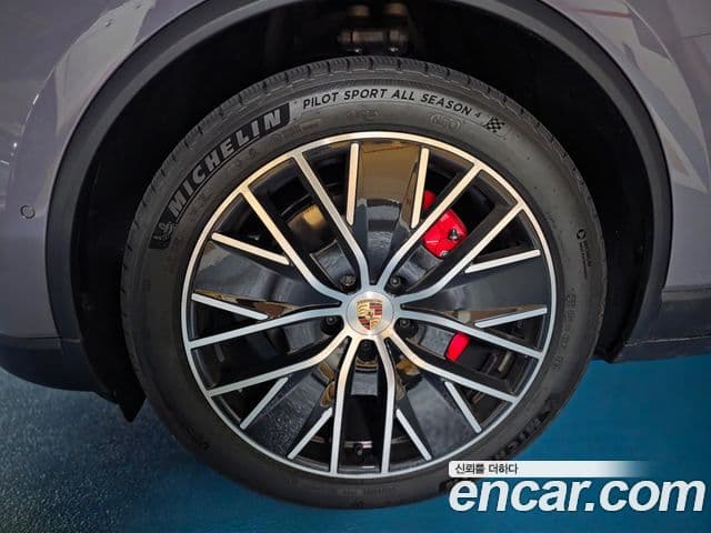 Porsche Macan EV 4S, 2025 17