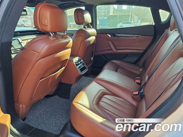 Maserati Quattroporte, 2016 10